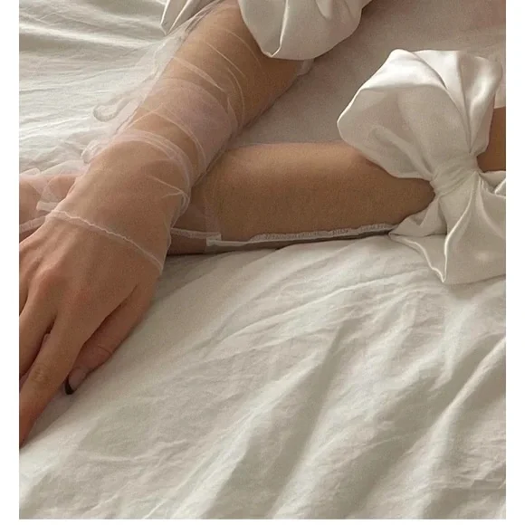 The Bar Bows and Sleeves - Picture 2 of 6